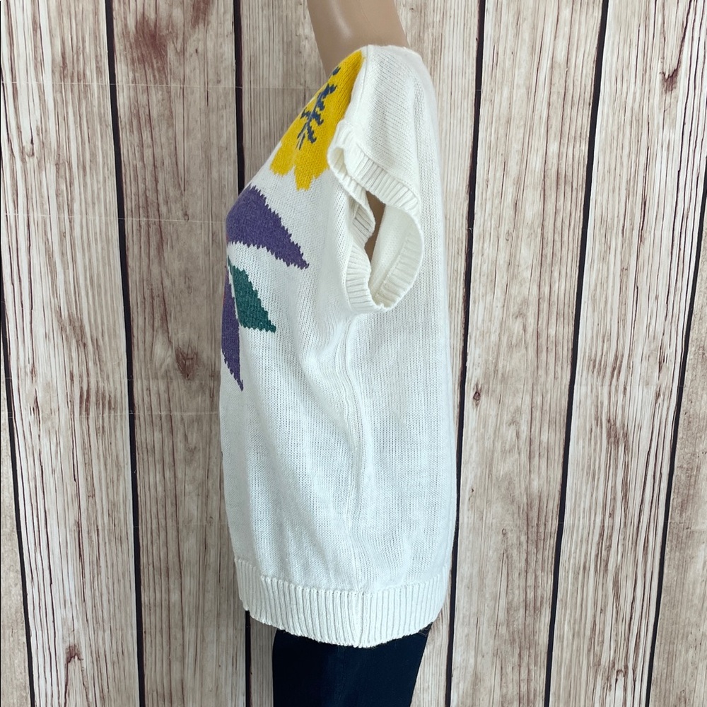 *Floral Knit Sleeveless Sweater - White w/Blue & Pink Floral Pattern - Picture 2 of 3